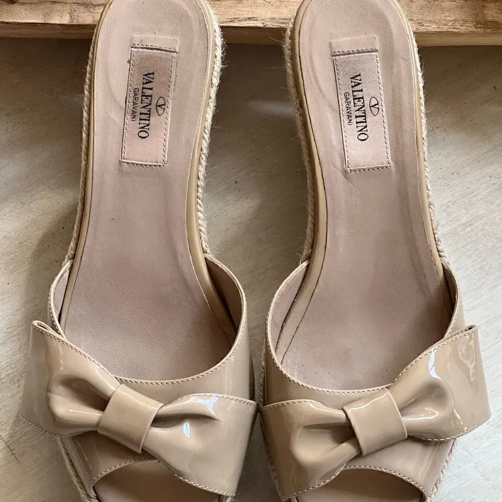 VALENTINO Mena Patent Leather Bow Accents Espadrilles in nude and jute 38.5/8
